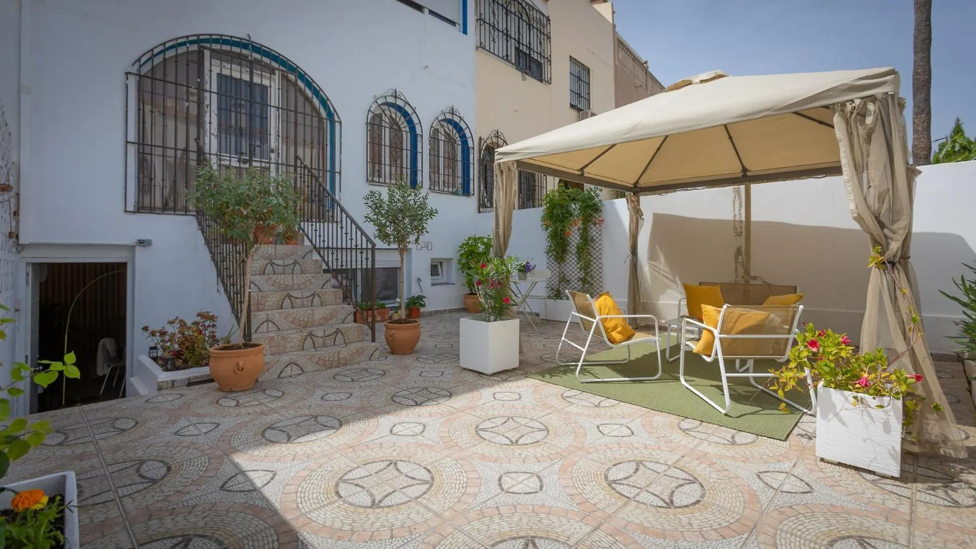 Casa Lima - Spacious Souterrain Studio Close To The Beach Torremolinos