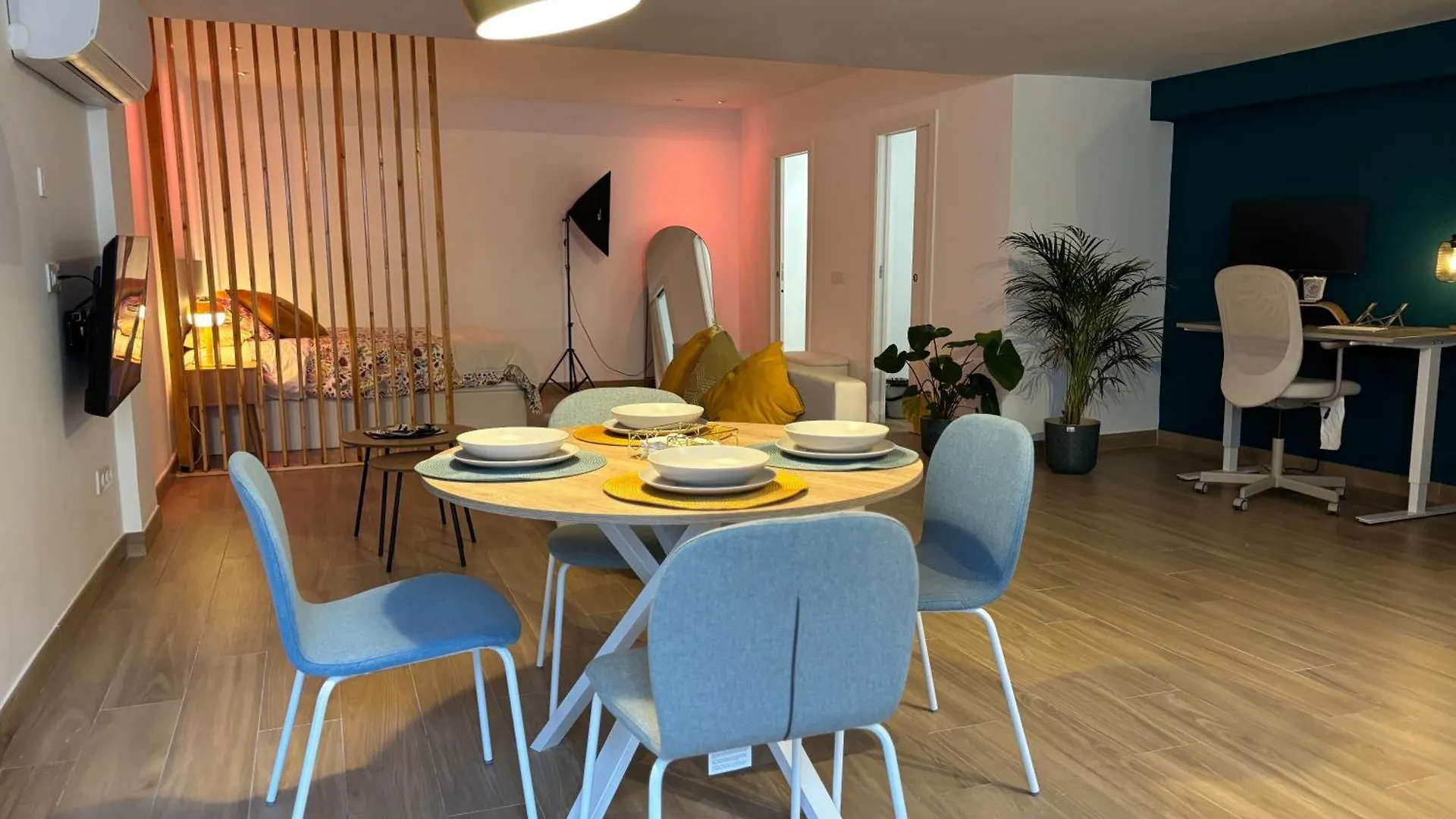 Beach Loft With Holiday Vibes Торремолинос
